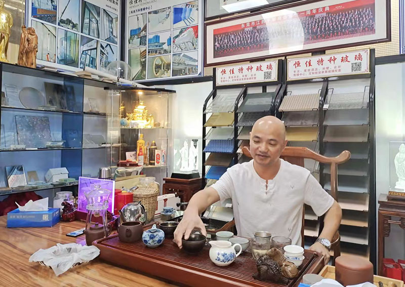 在東莞做工藝玻璃的恒佳李總在圈內影響